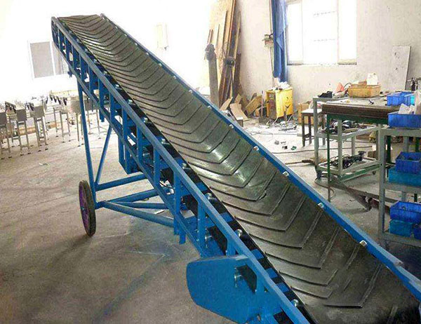 膠帶式輸送機(jī)本身就不耐用，怎么延長(zhǎng)其壽命